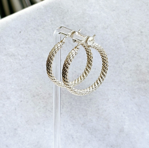 Sterling 925 Textured Rope Hoop Earrings - Picture 3 of 12